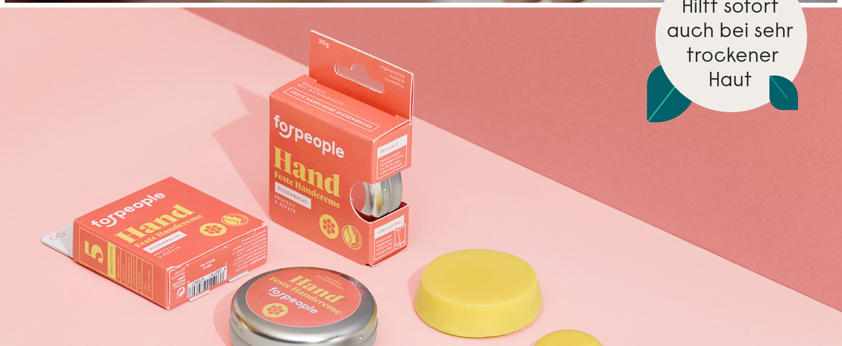 forpeople Premium A+: Handpflege, Dose und Nachfüller in einer rosa Produktwelt